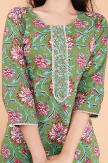 Green Flower Front Patti Dupatta Set