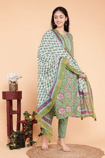 Green Flower Front Patti Dupatta Set