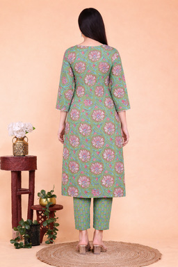 Green Flower Front Patti Dupatta Set